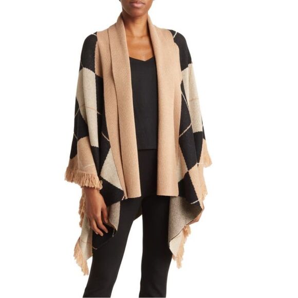 NWT - L'agence "Jaclyn" Fringe-Trim Argyle Cape, Camel/Black Multi - Picture 1 of 3